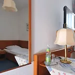 Gruener Baum Pommersfelden
