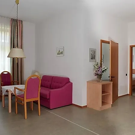 Gruener Baum 3*