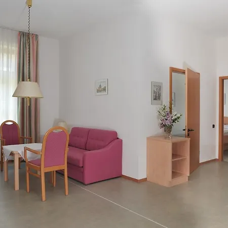 Gruener Baum 3*